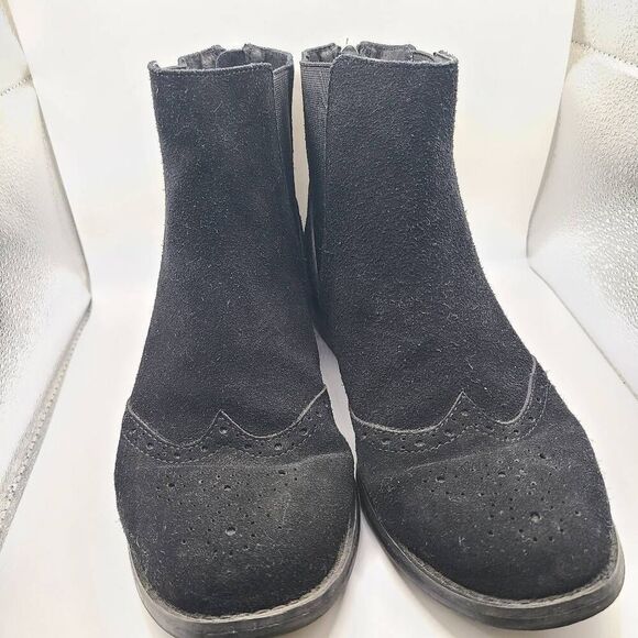 Adrienne Vittadini Womens Boots Size 9 Black Suede Wing Tip Detail Like New - Picture 3 of 8